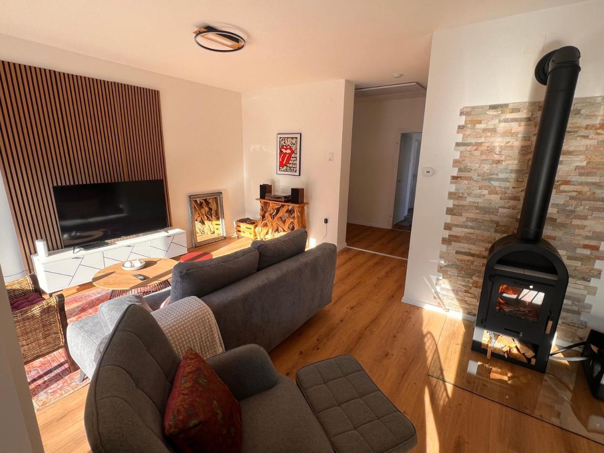 Ferienwohnung Imzaro: Erdgeschoss, 2 Schlafzimmer Plus Schlafsofa, Eigener Eingang, Grosse Terrasse Mit Garten! Spittal an der Drau-i járás Kültér fotó